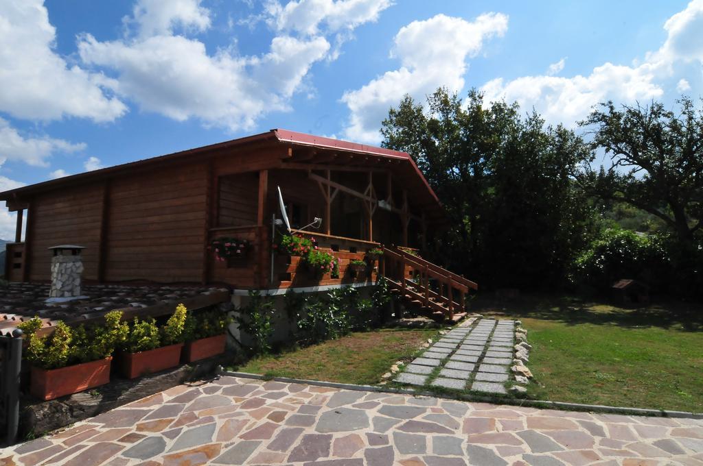 Bed and Breakfast Chalet Dei Parchi Saracinesco Экстерьер фото