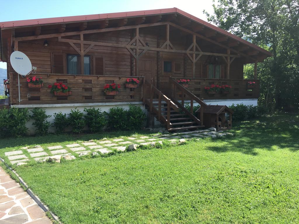 Bed and Breakfast Chalet Dei Parchi Saracinesco Экстерьер фото